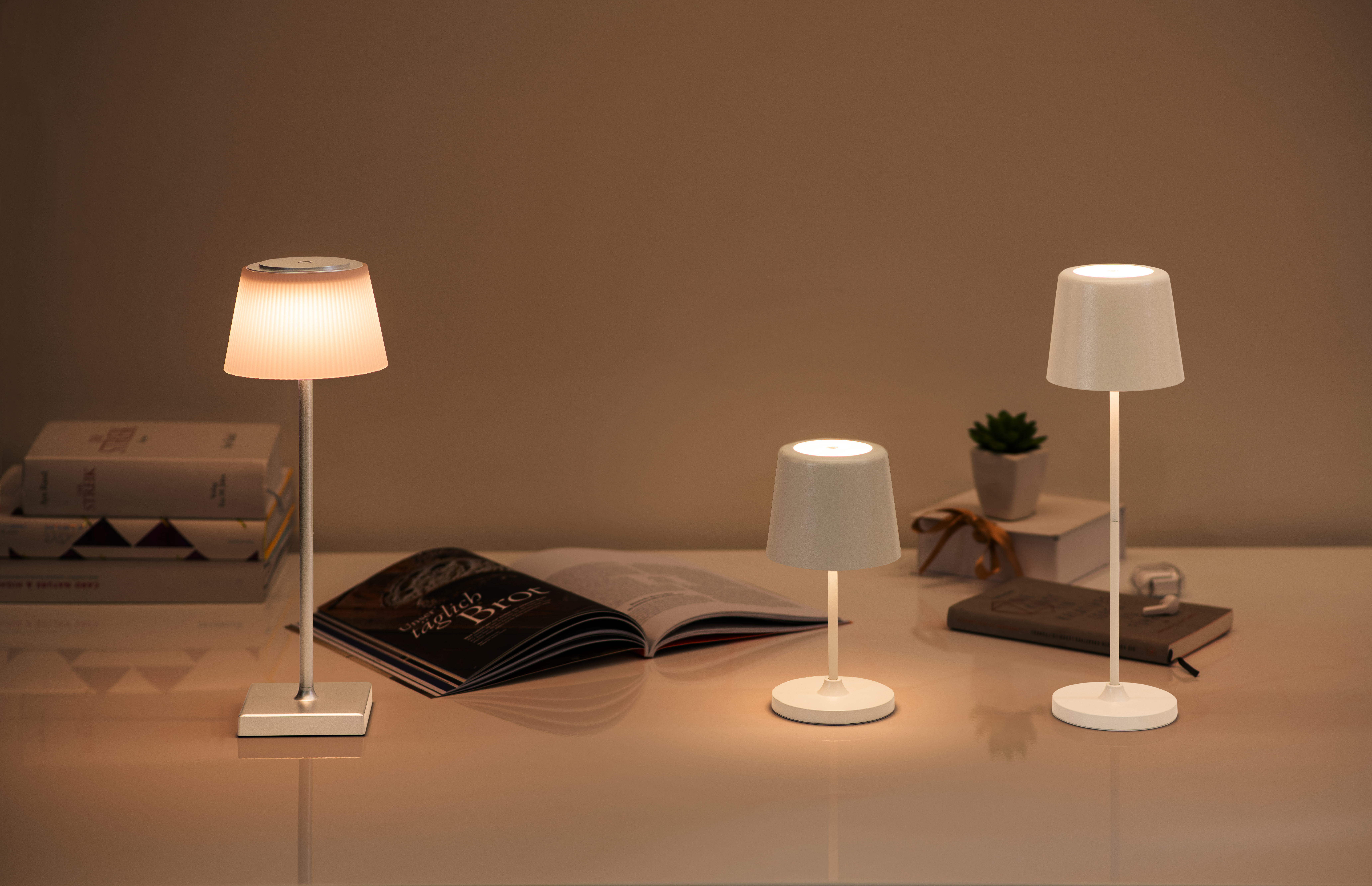 FARO Tischleuchte weiss