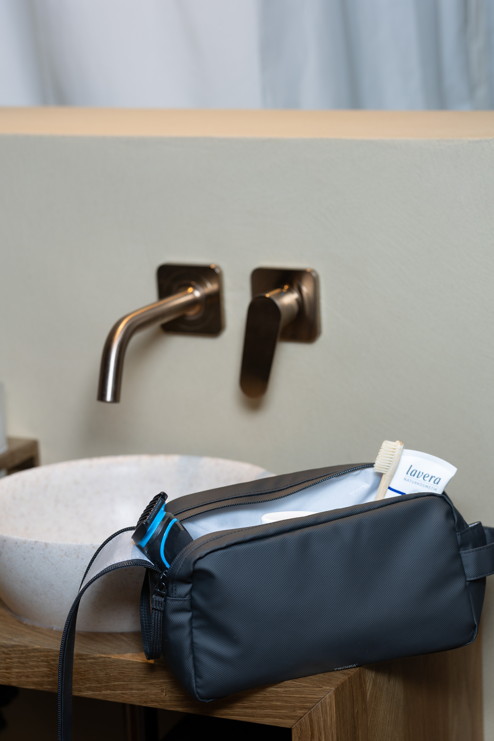 TROIKA Kulturbeutel TROIKA BLACK WASHBAG 2