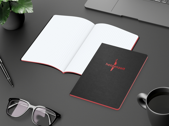 Notizbuch Tablet-Book Farbschnitt Naturkarton-Softcover schwarz, Papierformat/Lineatur DIN A5 / Punktraster, Farbschnitt/Logodruck rot/rot