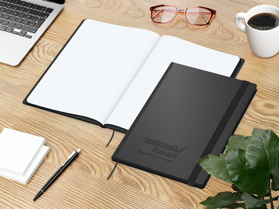 Notizbuch Hardcover Black-Book Ausstattung schwarz, DIN A4, Lineatur Punktraster, Blindprägung inkl.