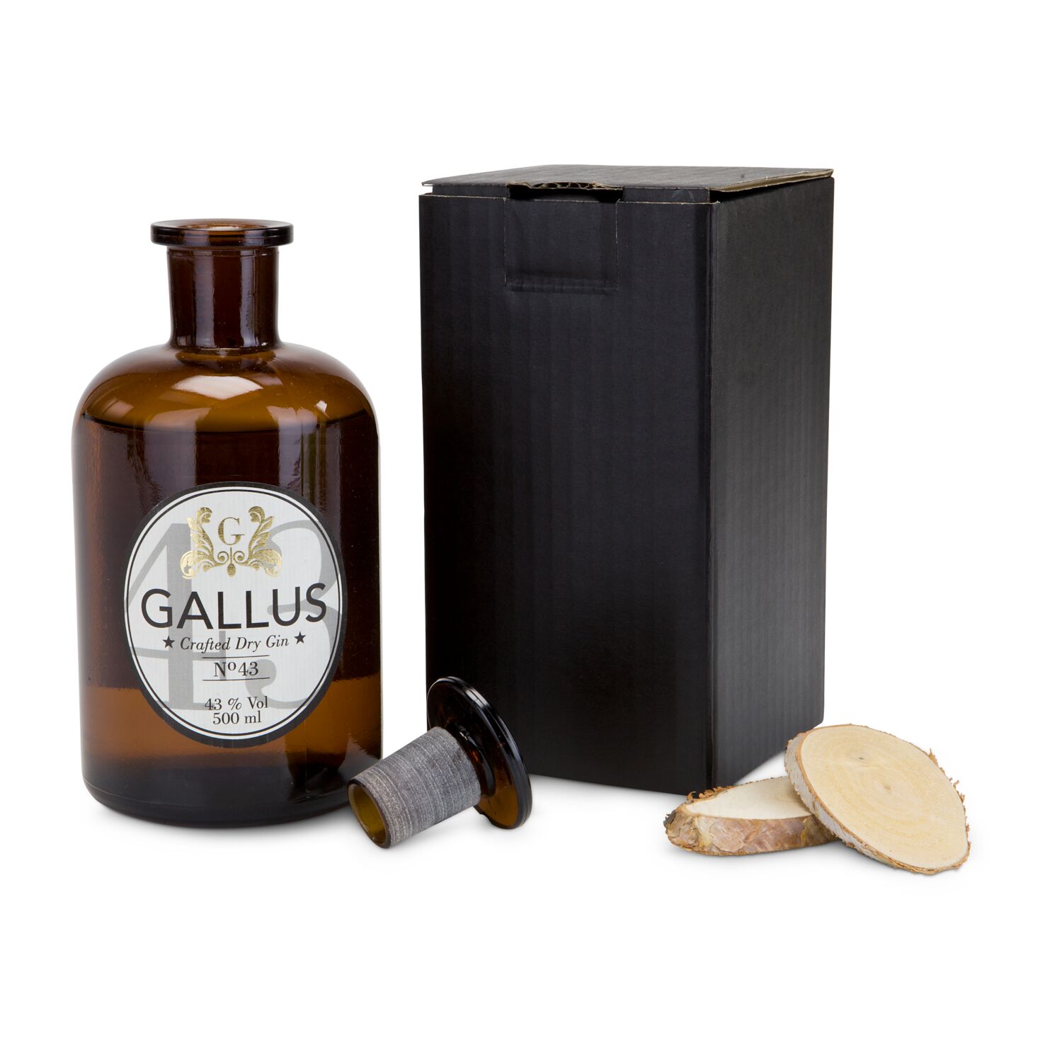Gallus Gin Nº43 (0,5 l, 43% Vol.) vereint alles, erlesene Zutaten, ein traditionelle Herstellung und eine edle Verpackung.