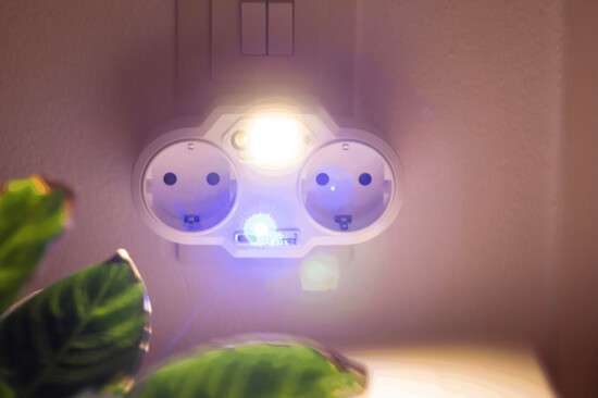 USB-Adapter-Stecker-Netzteil mit Nachtlicht ENDLESS POWER NIGHT, weiß