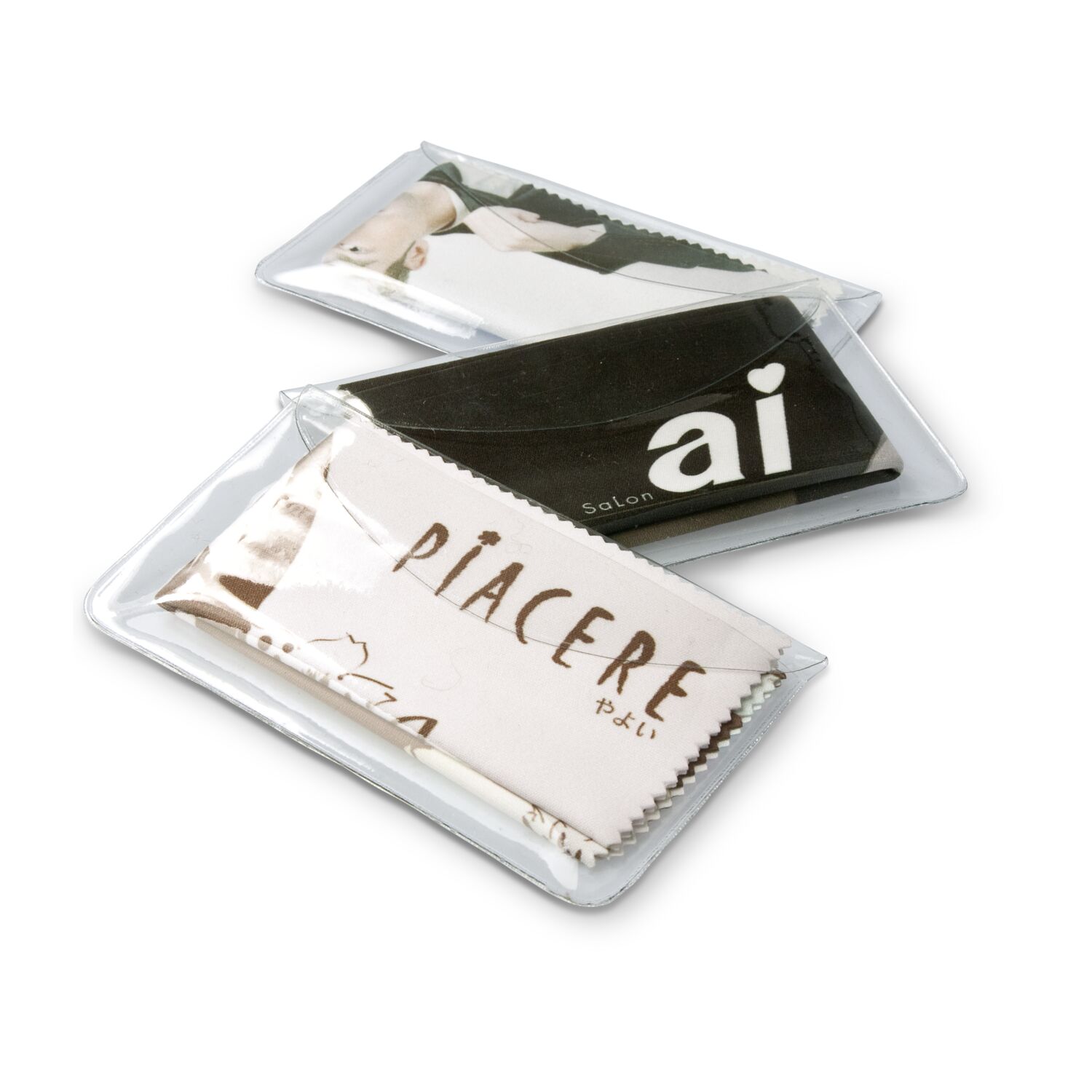 Ideal zur Reinigung glatter Oberflächen wie Bildschirme, Handydisplays oder Brillengläser. Geliefert in Schutzetui mit Klettpunkt.