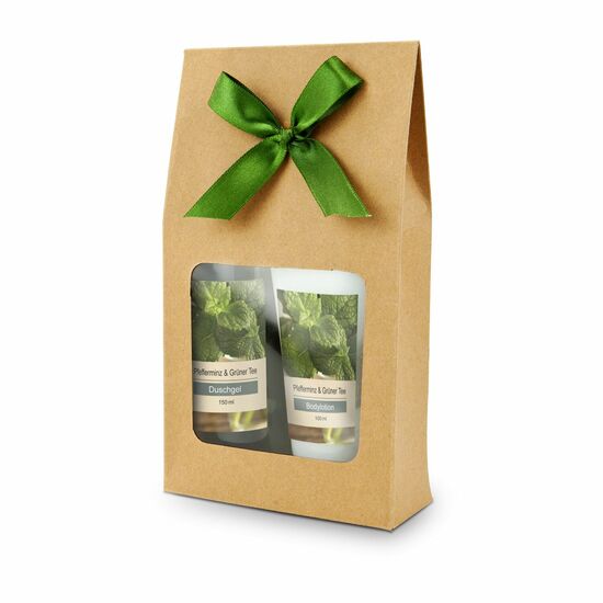 Ein kleines Set mit dem Duft von grünem Tee und Minze: 170 ml Duschgel und 100 ml Bodylotion in einer stabilen Papiertüte mit Schleife