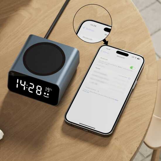 Xoopar Reddi Charge PD Uhr mit kabelloses Ladegerät