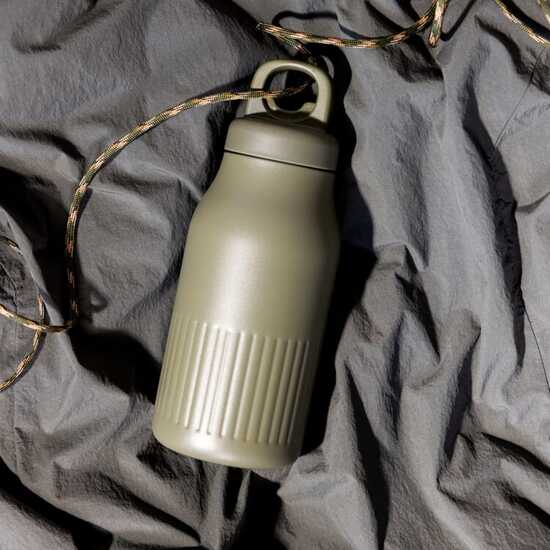 Sagaform Truls Stahlisolierflasche mit praktischem Klickverschluss (recycelt) 500 ml