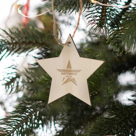 Sternförmiges Weihnachtsornament aus Holz