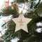 Sternförmiges Weihnachtsornament aus Holz