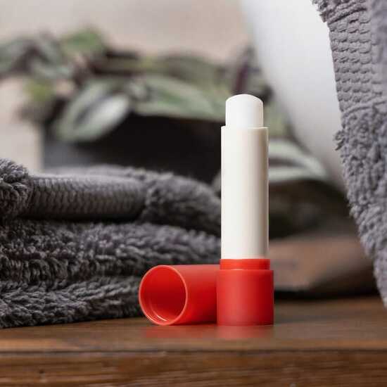 Klassischer Lippenpflegestift aus recycelten Materialien