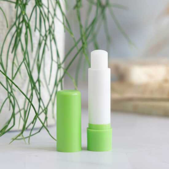 Klassischer Lippenpflegestift aus recycelten Materialien