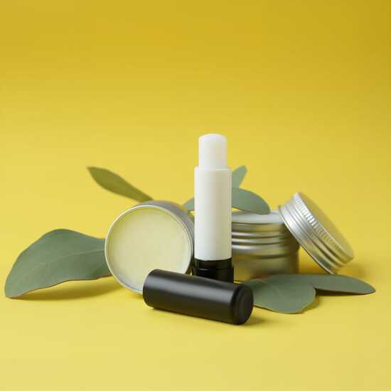 Klassischer Lippenpflegestift aus recycelten Materialien