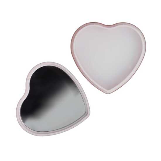 Lippenbalsam  in Flacher metallischer Herzformdose