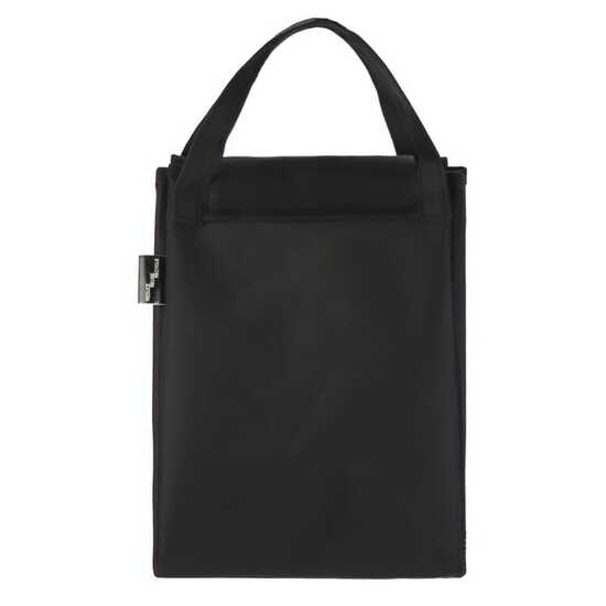 Gefaltete Kühltasche und Picknickmatte
