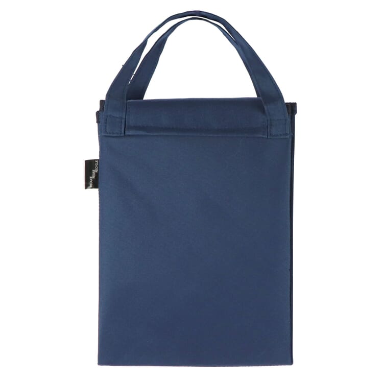 Gefaltete Kühltasche und Picknickmatte