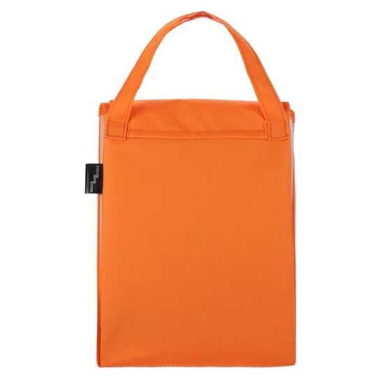 Gefaltete Kühltasche und Picknickmatte
